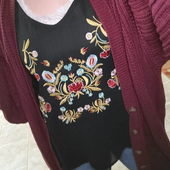 Floral Embroidered Cami Tank - Picture 7 of 9